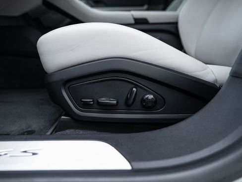 Used 2020 Porsche Taycan 4S image 25