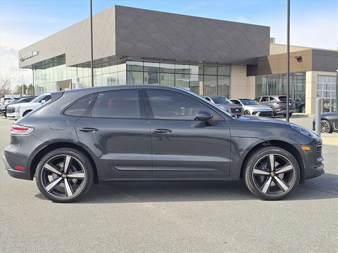 Used 2023 Porsche Macan Turbo image 2