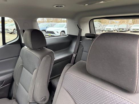 Used 2023 GMC Acadia SLE w/ Driver Convenience Package image 9