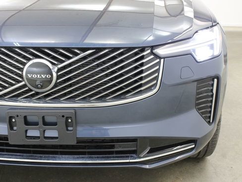 Certified 2025 Volvo XC90 B6 Plus AWD/4WD image 8