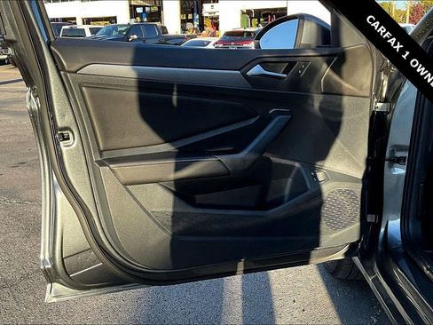 Used 2024 Volkswagen Jetta SE image 18