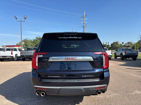 Used 2023 GMC Yukon Denali AWD/4WD image 7