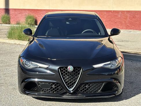 Used 2017 Alfa Romeo Giulia Quadrifoglio image 2