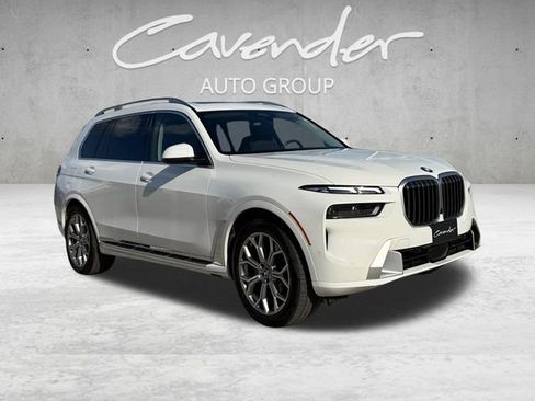 Used 2025 BMW X7 xDrive40i AWD/4WD image 2