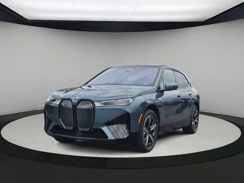 Used 2024 BMW iX xDrive50 w/ Premium Package AWD/4WD image 4
