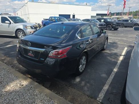 Used 2014 Nissan Altima 2.5 SV w/ Convenience Package FWD image 4