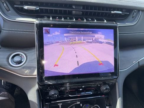 Used 2025 Jeep Grand Cherokee Limited w/ Trailer Tow Package image 11