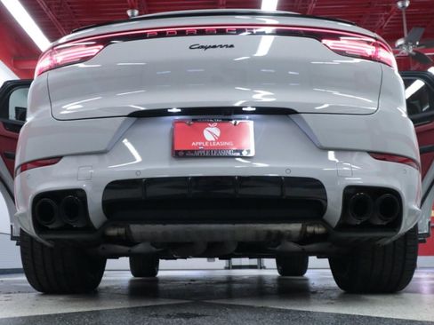 Used 2021 Porsche Cayenne Coupe AWD/4WD image 36