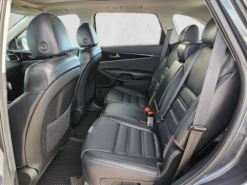 Used 2020 Kia Sorento EX image 19