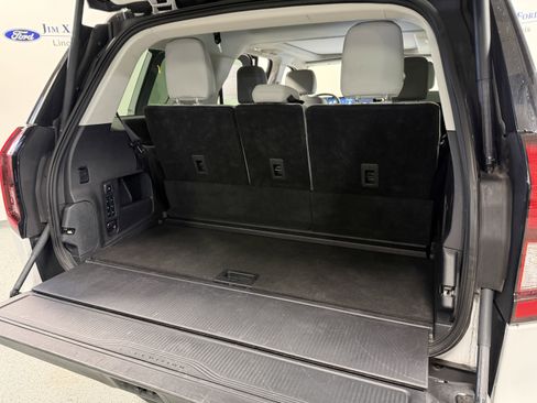 Used 2025 Ford Expedition Active image 31