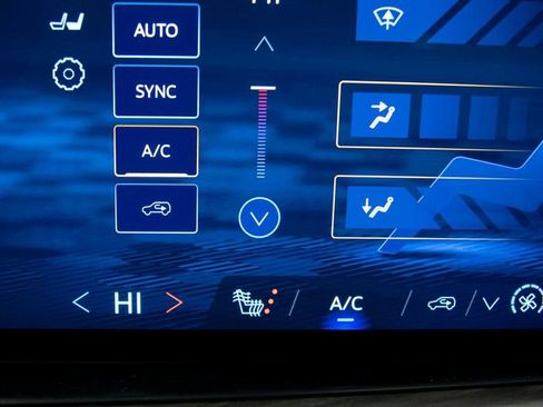 Used 2025 Chevrolet Tahoe LT image 24