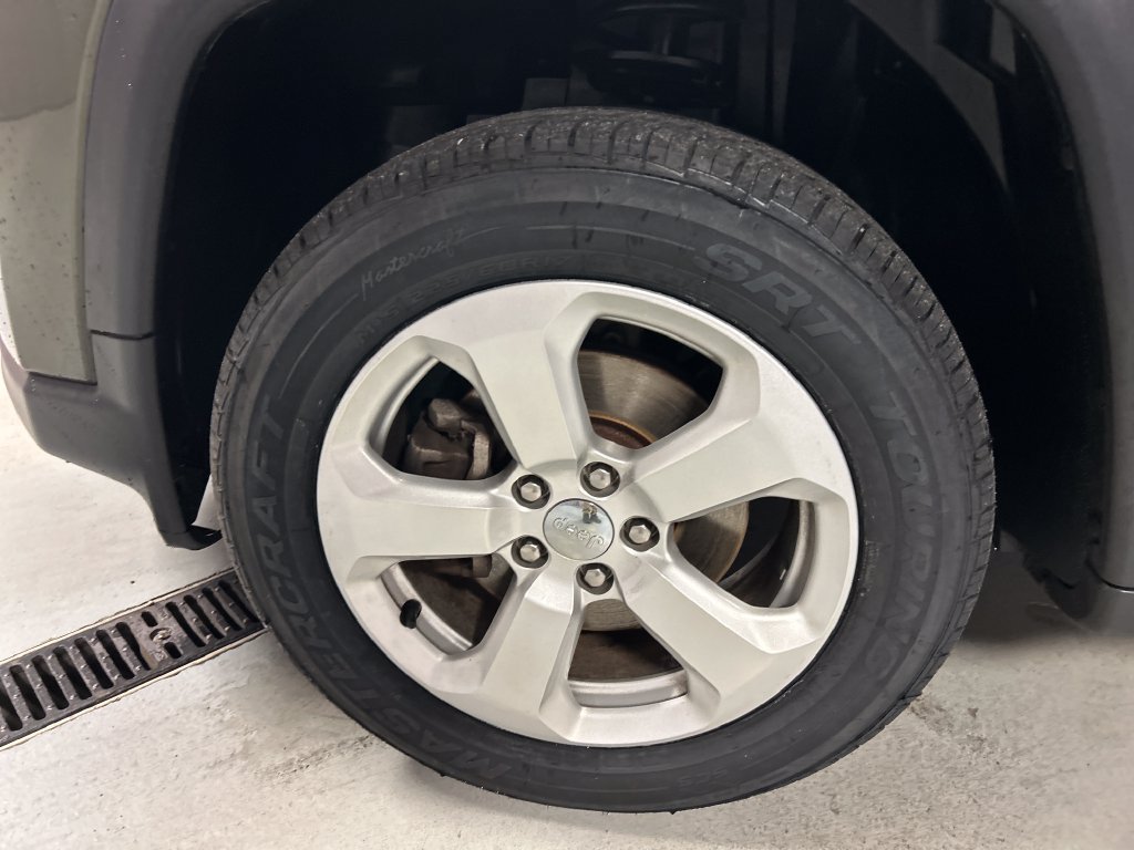 Used 2019 Jeep Compass Latitude w/ Cold Weather Group AWD/4WD image 9