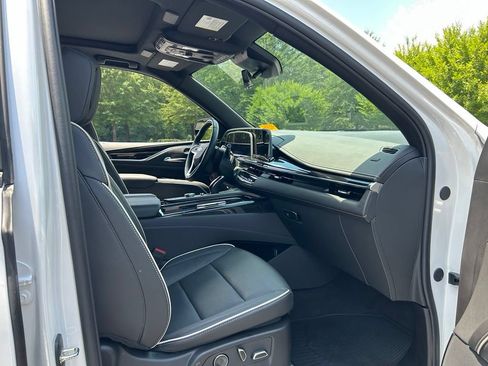 Used 2024 Cadillac Escalade ESV Sport w/ LPO, ONYX Package AWD/4WD image 40