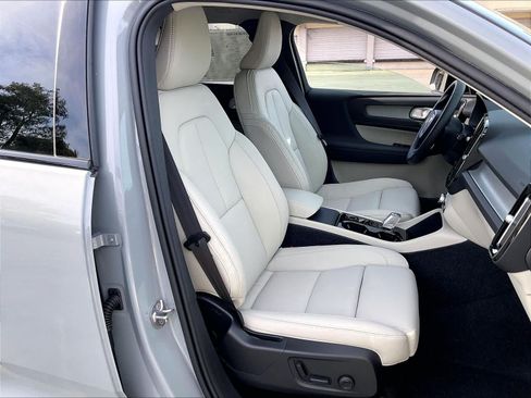 New 2026 Volvo XC40 B5 Plus w/ Protection Package Premier AWD/4WD image 31