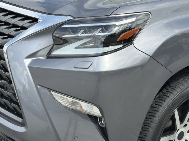 Used 2022 Lexus GX 460 Luxury w/ Accessory Package AWD/4WD image 10