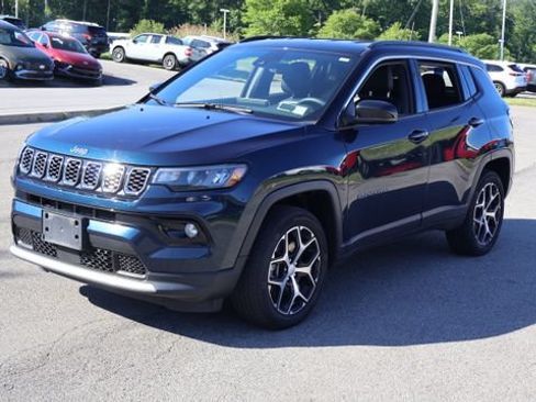 Used 2024 Jeep Compass Limited AWD/4WD image 3