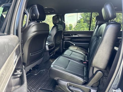 Used 2023 Jeep Wagoneer Series III w/ Preferred Equipment Group image 23