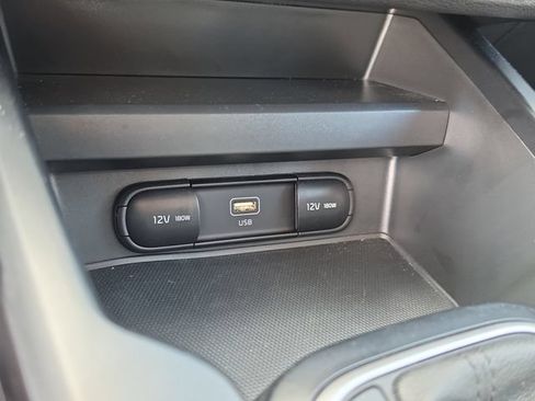 Used 2025 Kia Soul LX w/ LX Technology Package FWD image 25