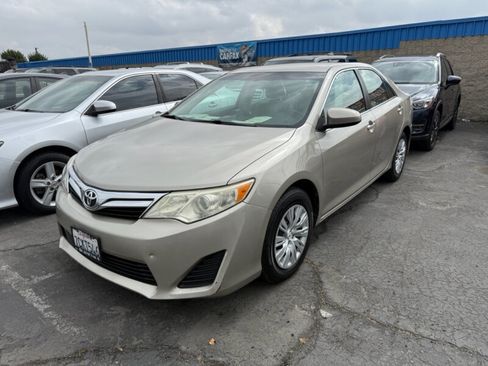 Used 2013 Toyota Camry LE FWD image 1