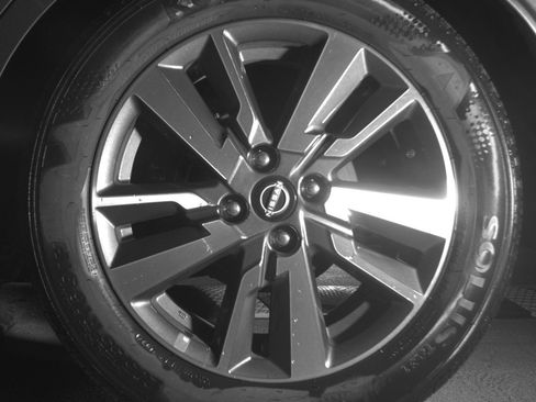 Used 2025 Nissan Versa SV FWD image 14