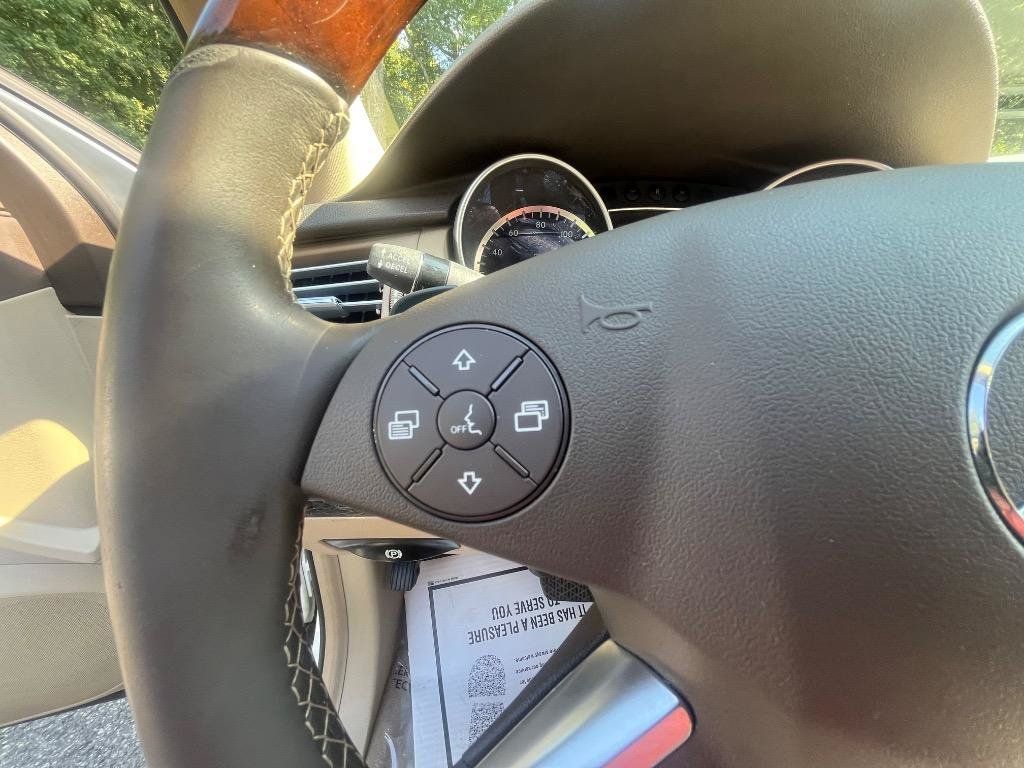 Used 2011 Mercedes-Benz R 350 4MATIC image 22