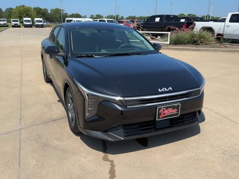 Used 2025 Kia K4 FWD image 3