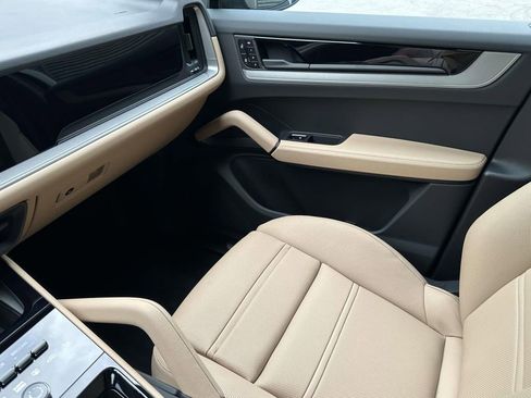 New 2026 Porsche Cayenne Coupe AWD/4WD image 28