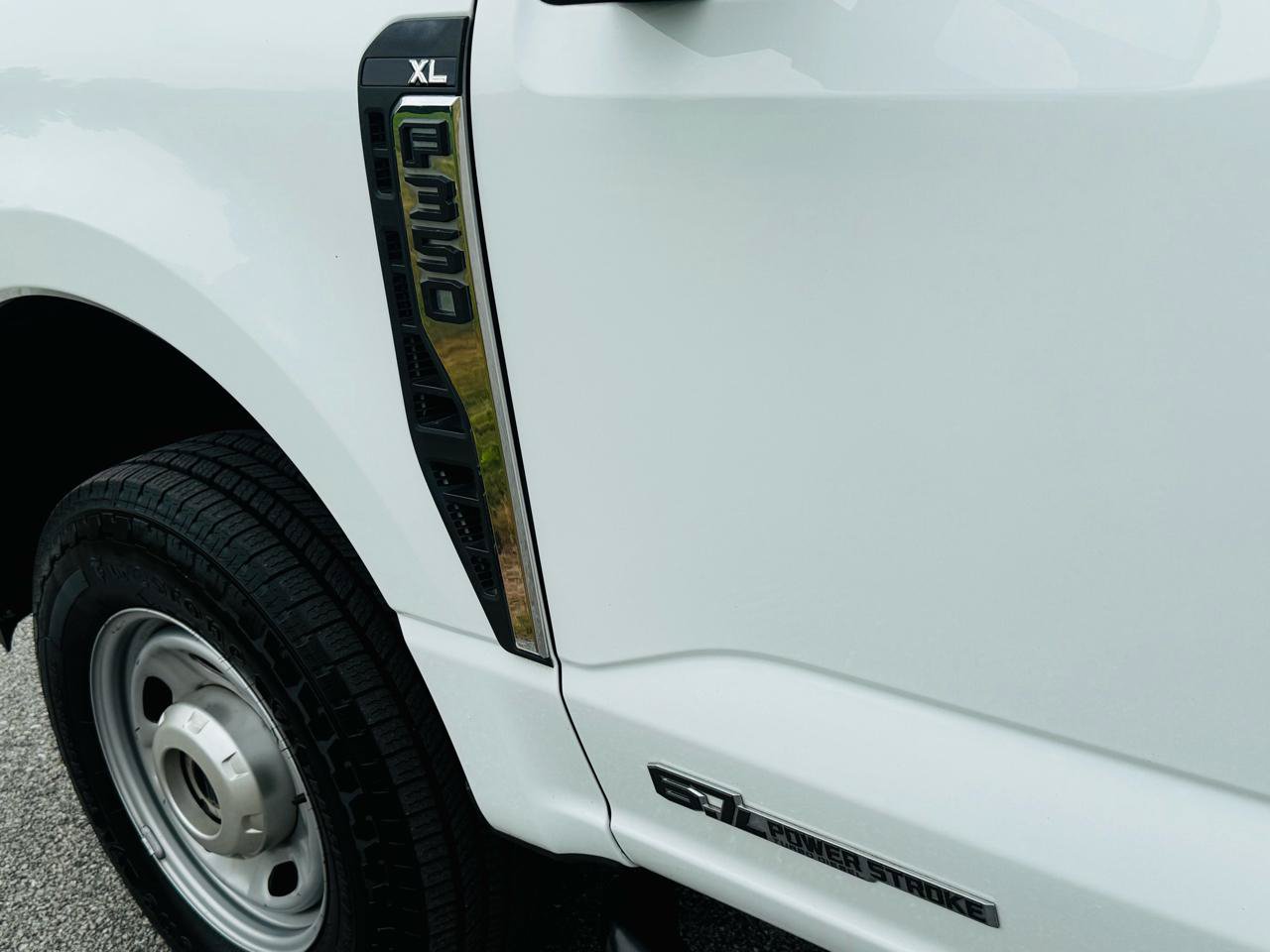 Used 2023 Ford F350 XL AWD/4WD image 3