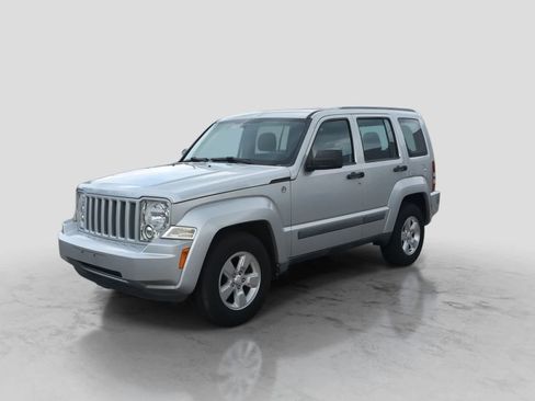 Used 2012 Jeep Liberty Sport AWD/4WD image 4