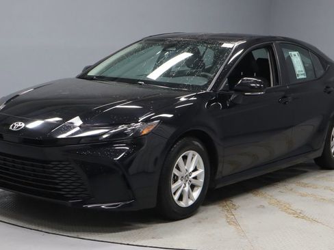 Used 2025 Toyota Camry LE FWD image 7