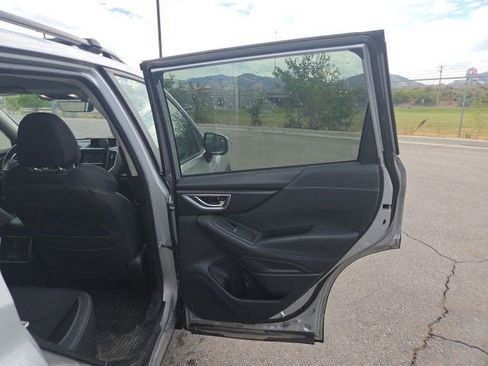 Used 2019 Subaru Forester Premium AWD/4WD image 17