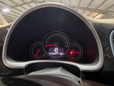 Used 2013 Volkswagen Beetle 2.5 FWD image 11