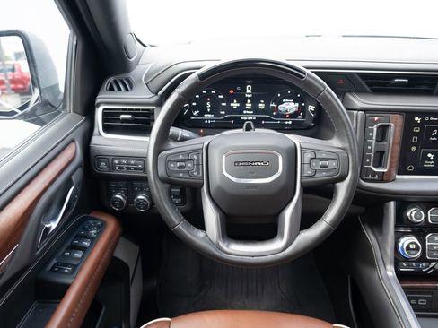 Used 2024 GMC Yukon XL Denali Ultimate AWD/4WD image 2