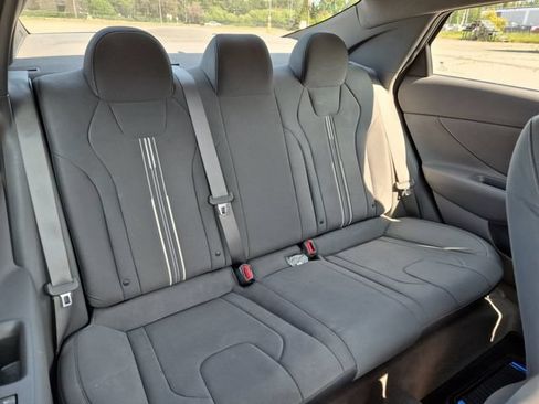Used 2022 Hyundai Elantra SEL w/ Preferred Accessory Package FWD image 22