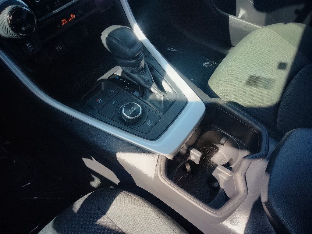 Used 2025 Toyota RAV4 XLE AWD/4WD image 16