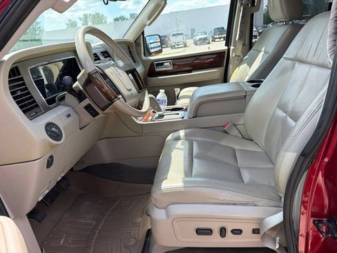 Used 2014 Lincoln Navigator 4WD image 5