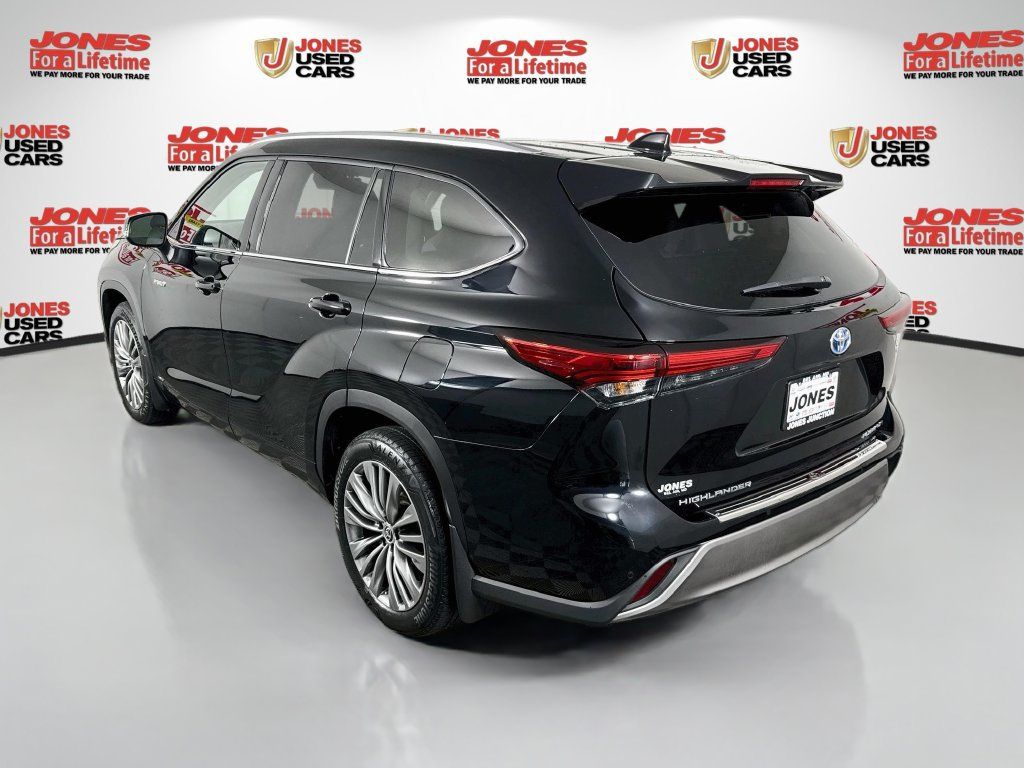 Certified 2020 Toyota Highlander Platinum AWD/4WD image 2