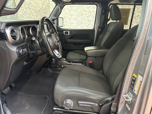 Used 2020 Jeep Wrangler Unlimited Sahara image 25