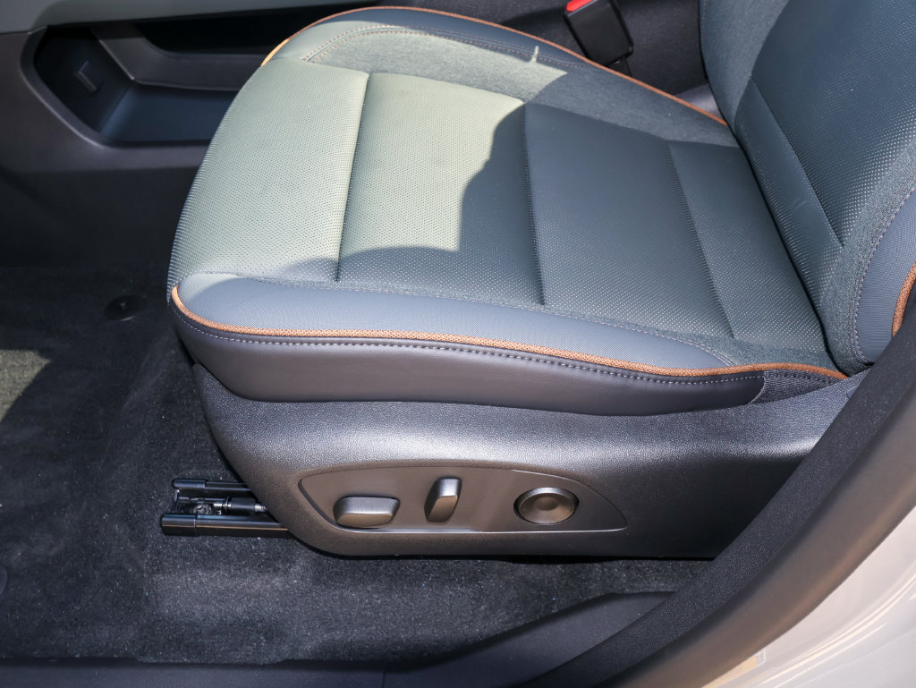 New 2027 GMC Acadia AT4 w/ Luxury Package AWD/4WD image 9