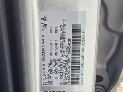 Used 2025 Toyota Tacoma TRD Off-Road image 33