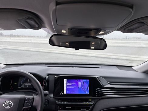 Used 2025 Toyota Camry LE image 31