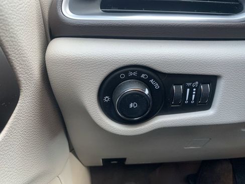 Used 2017 Chrysler Pacifica Touring-L Plus w/ Tire & Wheel Group image 22