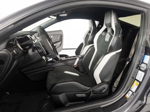 Used 2022 Ford Mustang Shelby GT500 w/ Carbon Fiber Track Pack RWD image 34