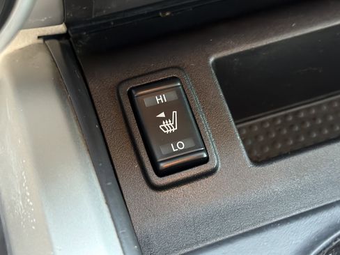 Used 2019 Nissan Titan SV w/ SV Convenience Package image 33