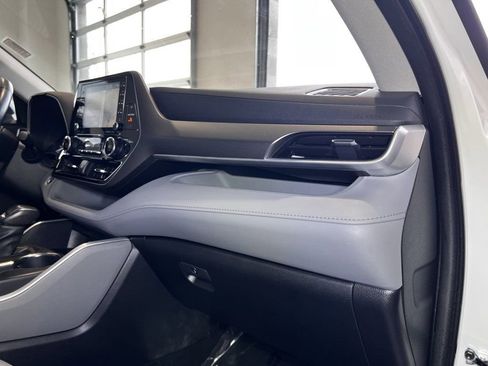 Certified 2021 Toyota Highlander XLE image 56