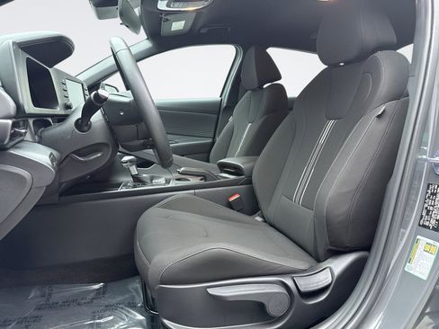 Used 2025 Hyundai Elantra Sport image 11