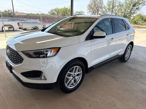 Used 2023 Ford Edge SEL w/ Convenience Package AWD/4WD image 3