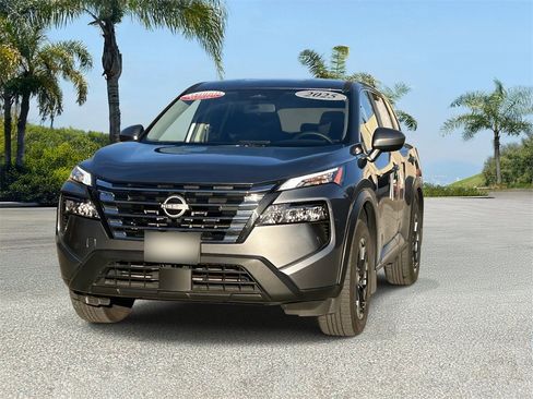 Certified 2025 Nissan Rogue SV image 6