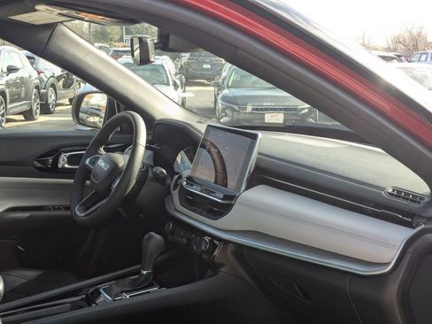 Used 2025 Jeep Compass Limited image 30