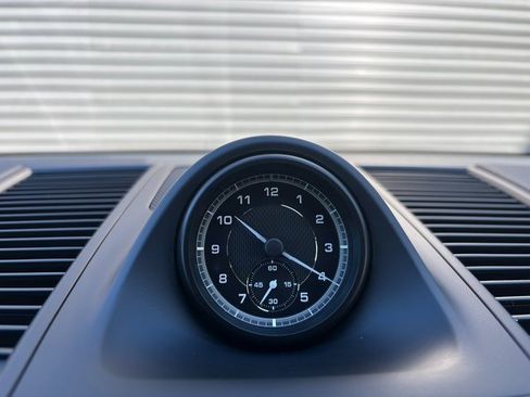 Certified 2025 Porsche Macan image 18